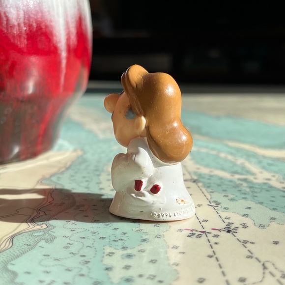 Vintage 1994 Tetley Tea Folk with Flower - Picture 3 of 5